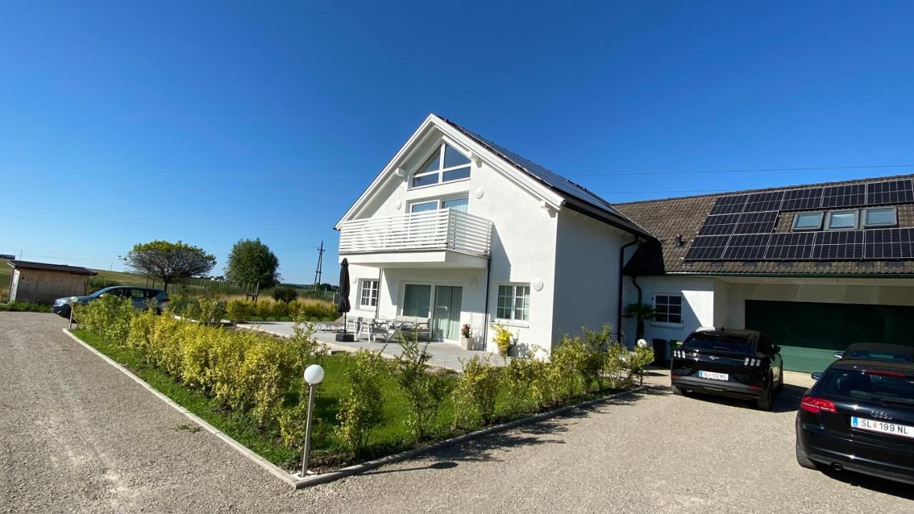 Ferienwohnung Mit Garten Strasswalchen Luaran gambar